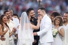 r/MadeMeSmile - Ein Paar, das Bad Bunny zu ihrer Hochzeit eingeladen hatte, wurde wiederum von ihm eingeladen, während seiner Halbzeitshow-Performance beim Super Bowl LX zu heiraten.