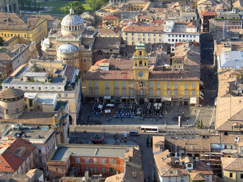 Fil:Piazza Garibaldi a Parma.jpg